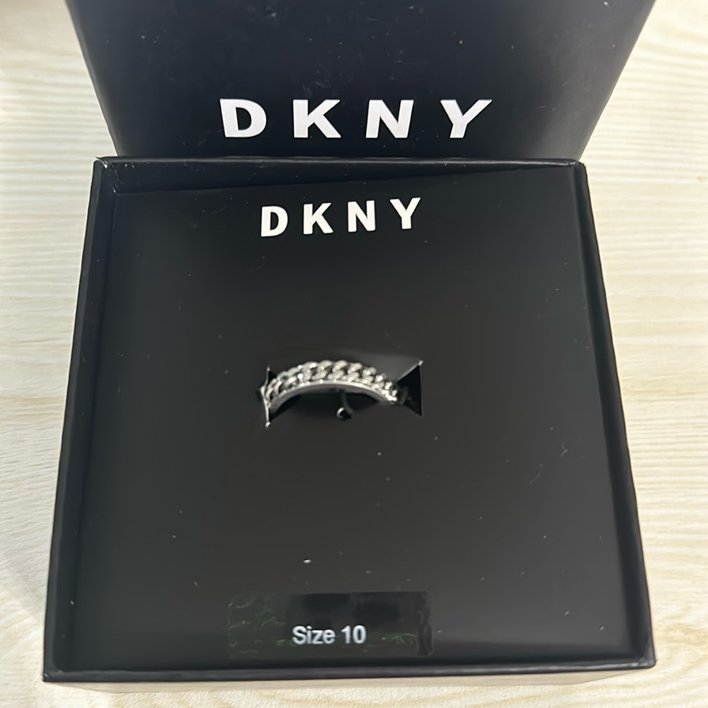 New in Box DKNY Silver Curb Chain Ring Size 10
